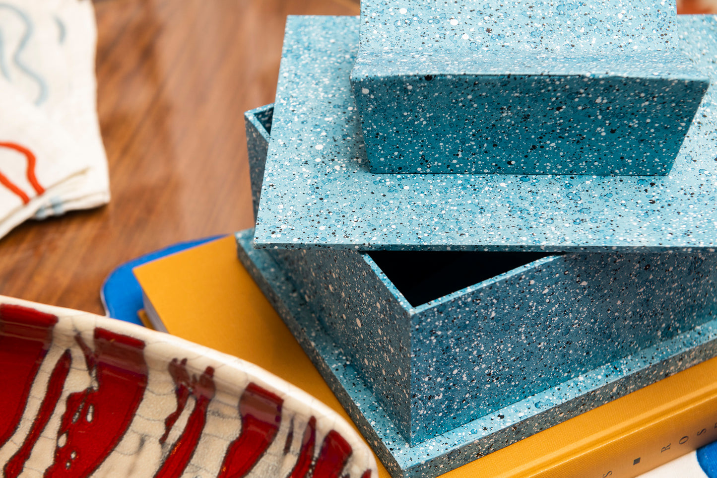 Unique Bookstack Hide-All Box